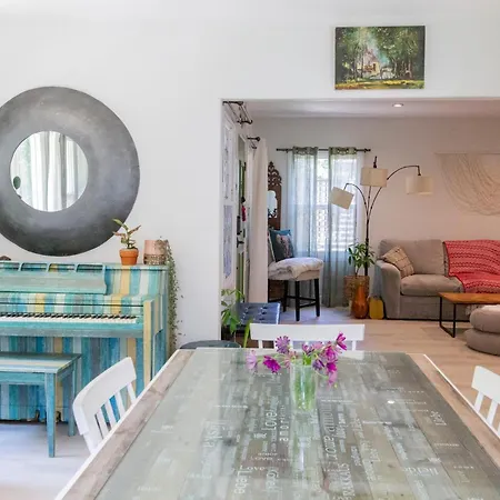 Oasis Hollywood Villa